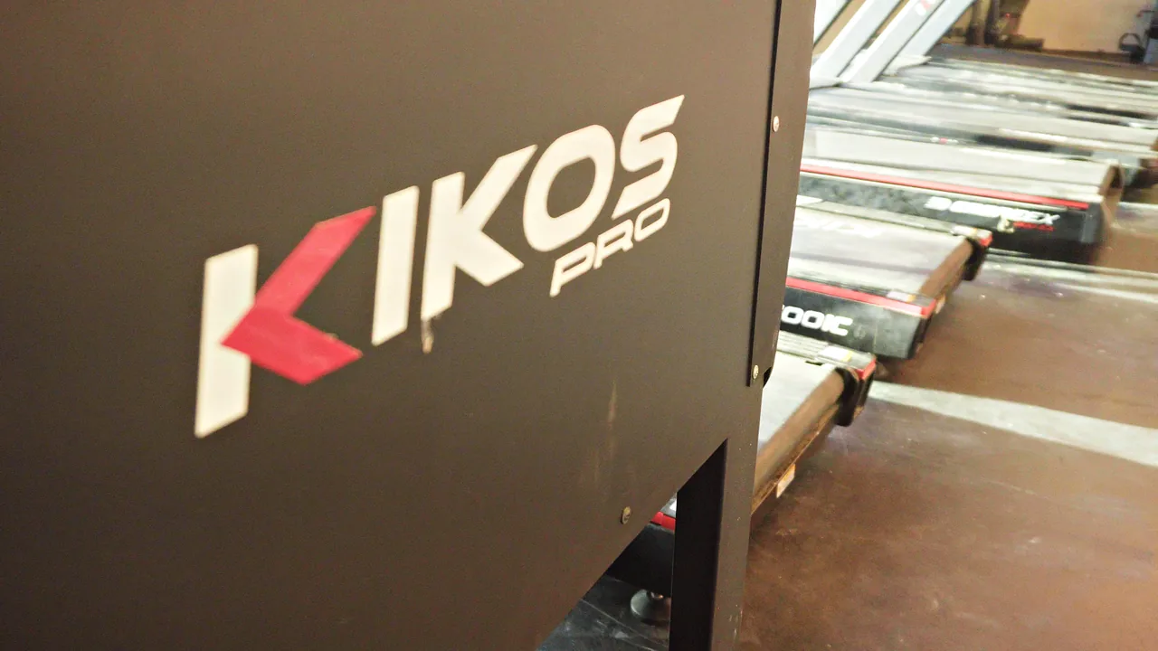 Maquinário Kikos: Equipamento novo nos dois andares.